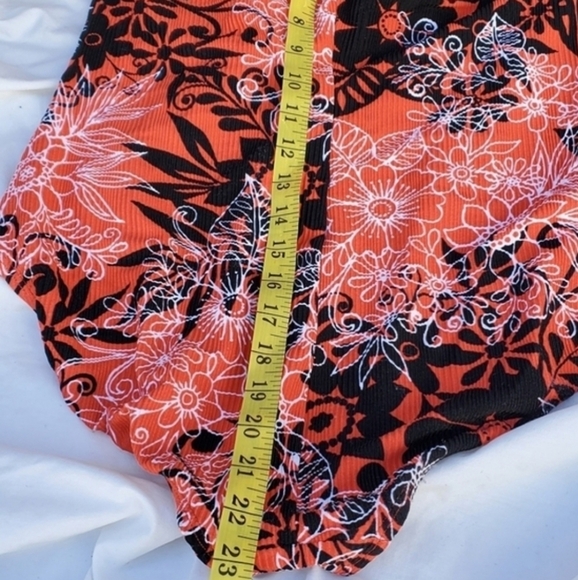 Catalina Hawaiian Print PLUS halter Swimsuit.3X - Picture 12 of 13